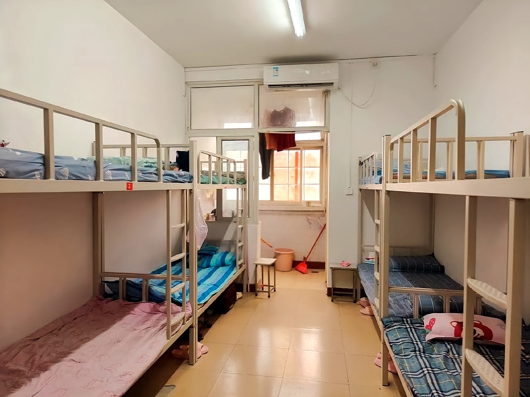 中学宿舍羲城中学宿舍图片学生宿舍拥挤热闹的学生宿舍山东菏泽东明明