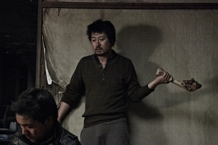 大器晚成的韩国"老戏骨"金允石,如何跨越《黄海》