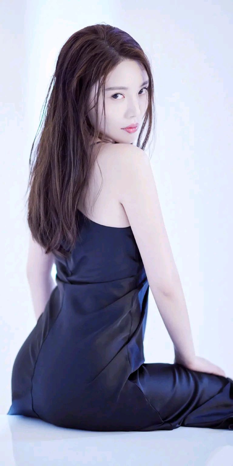 徐冬冬精美壁纸:性感妩媚,女人味十足!