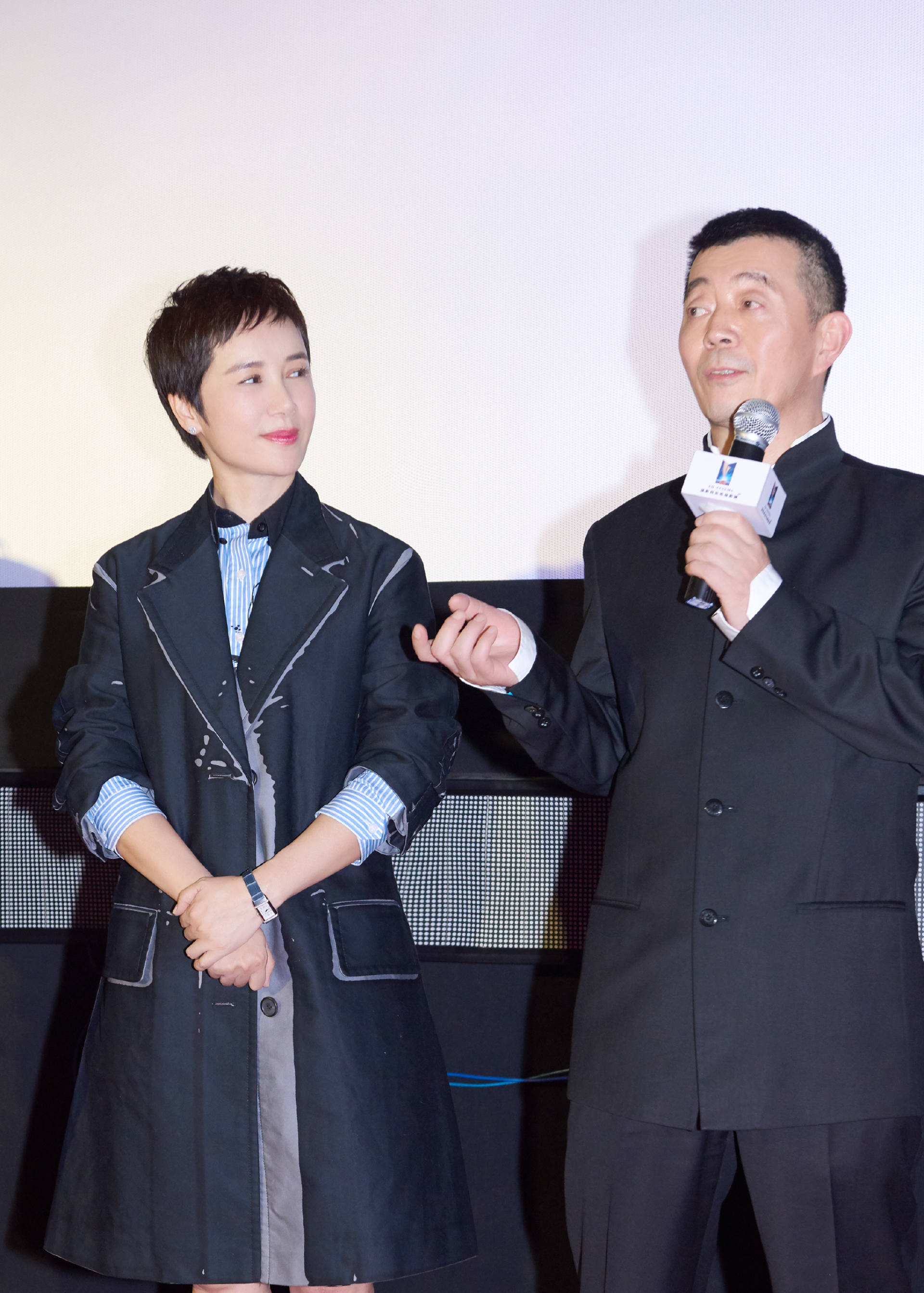 53 岁江珊遇 54 岁蒋雯丽气质气场大不同各有千秋
