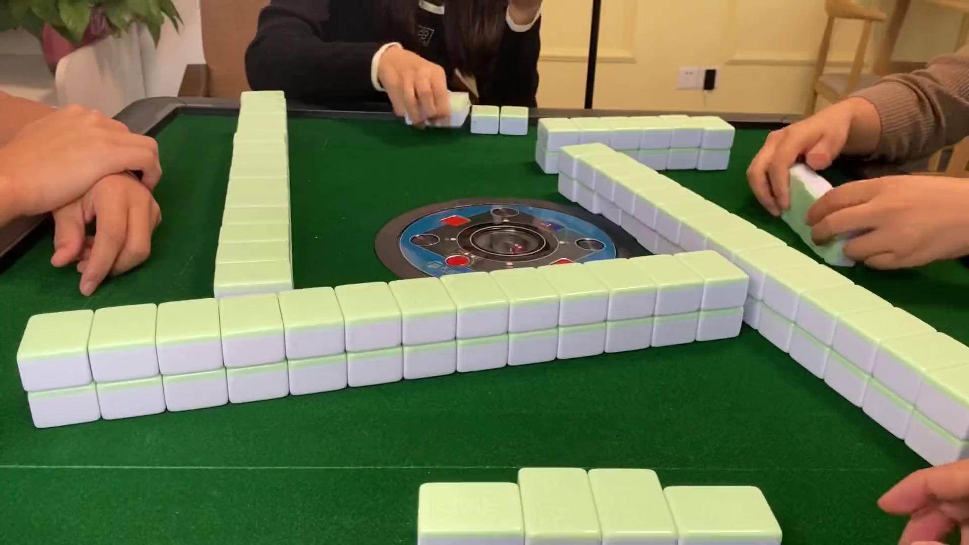 内科主任提醒:过了52岁后,宁可打打麻将,也别在家随意做8件事