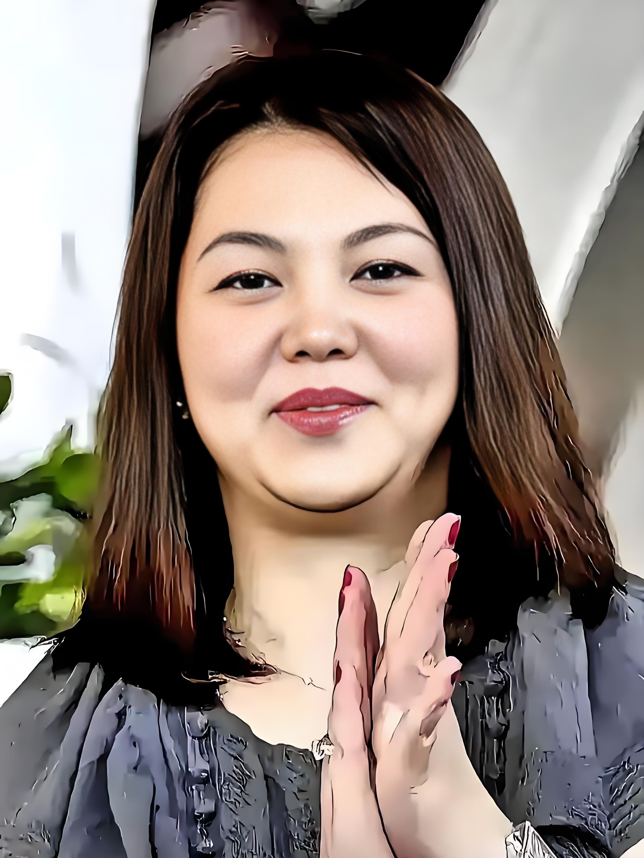 李湘直播时卖38000的香奈儿外套说钱多的花不完