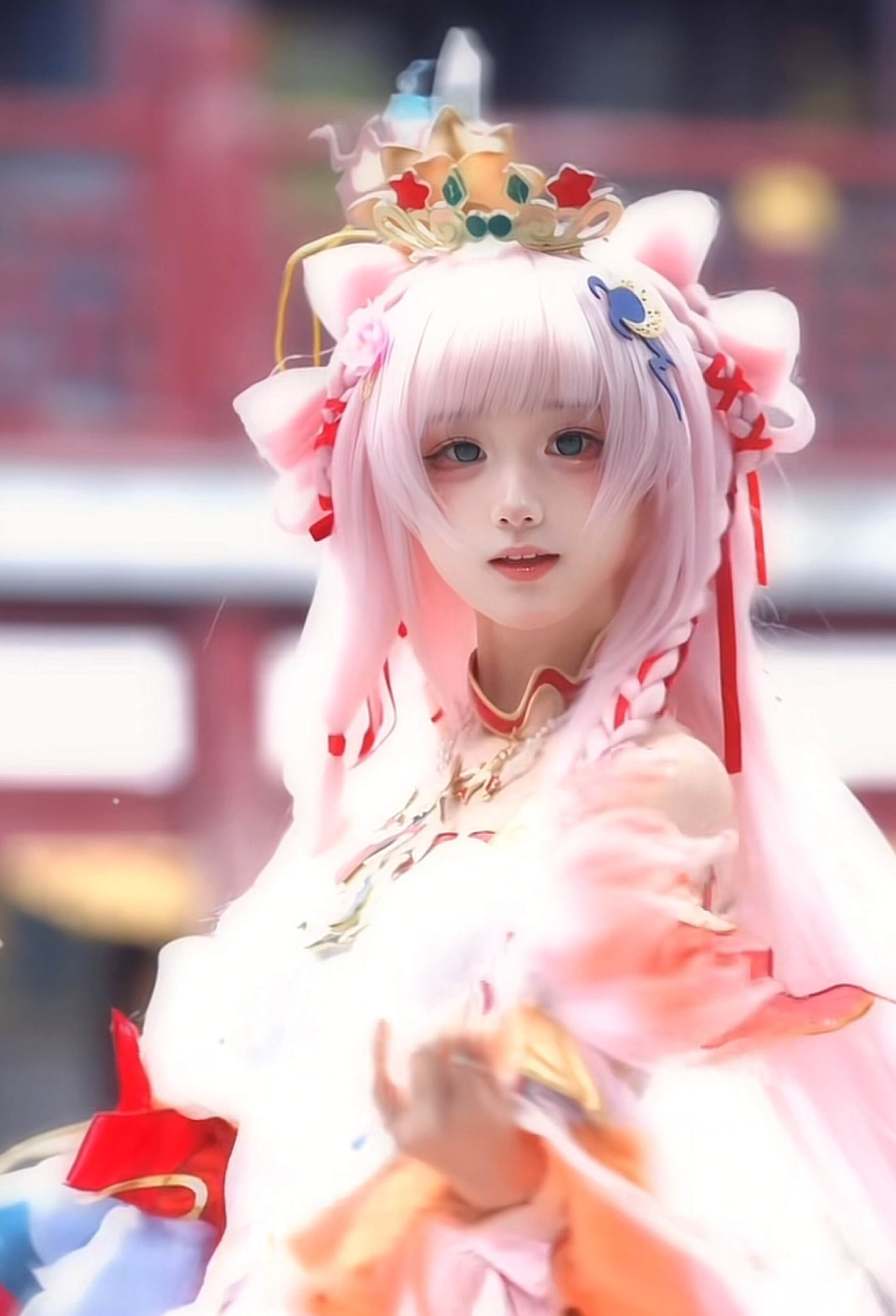 小白兔奶糖cos西施,身穿粉红色衣裙,头戴粉色假发,造型超可爱