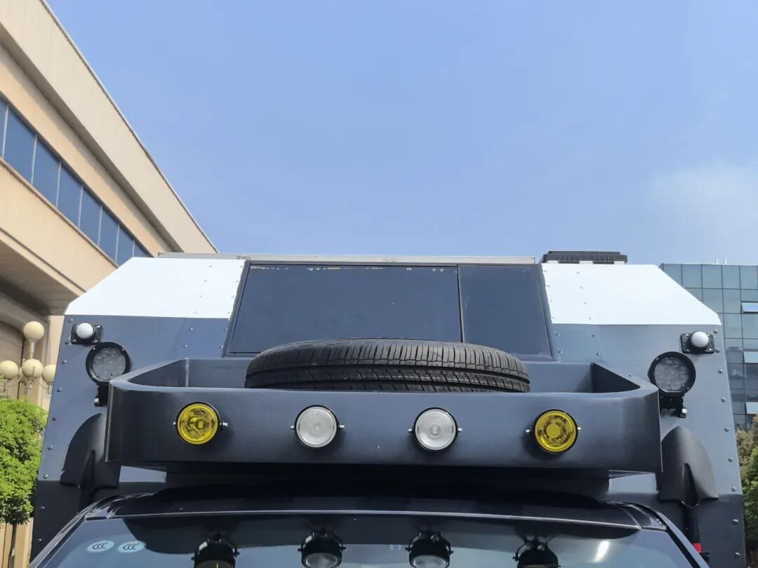 霞客乐大道“机甲牛”，真正的穿越房车-7.jpg