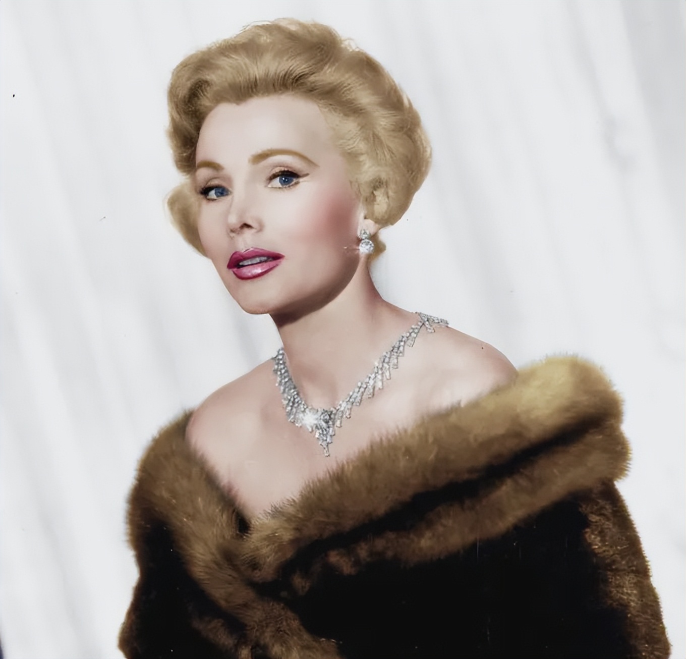 最强"交际花":9婚8离,睡遍美国明星总统,69岁嫁小28岁王子