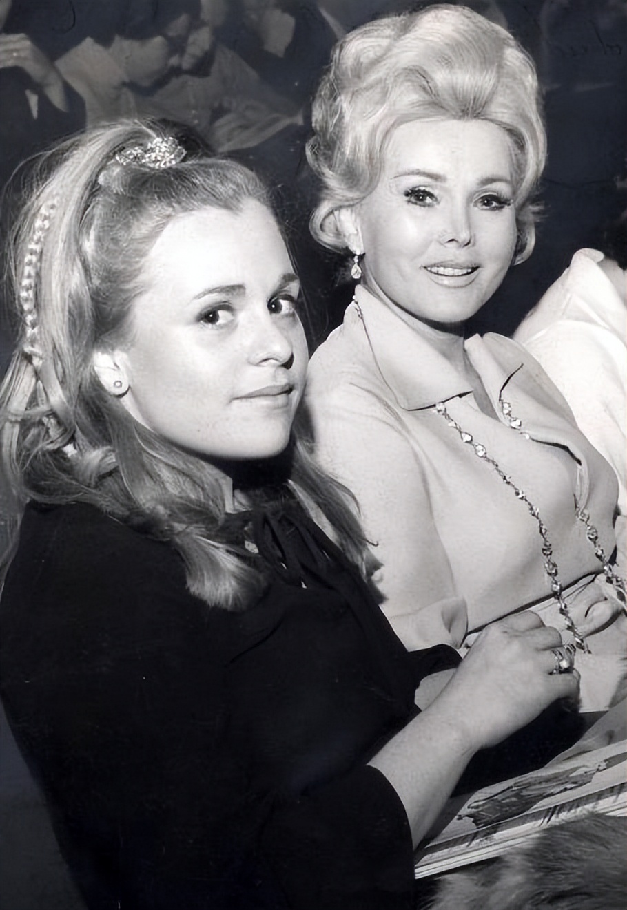 最强"交际花":9婚8离,睡遍美国明星总统,69岁嫁小28岁王子