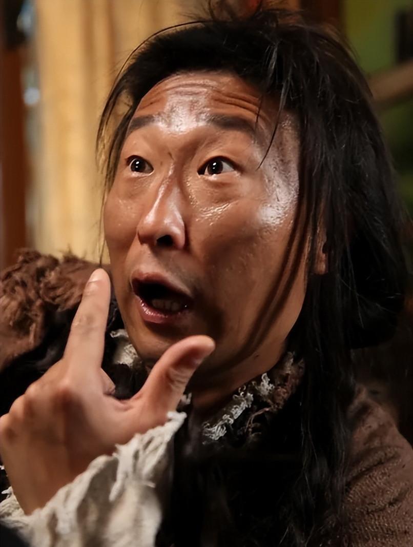 明星也面临失业危机?众多腰部艺人恐无戏可拍,中年演员处境更严峻