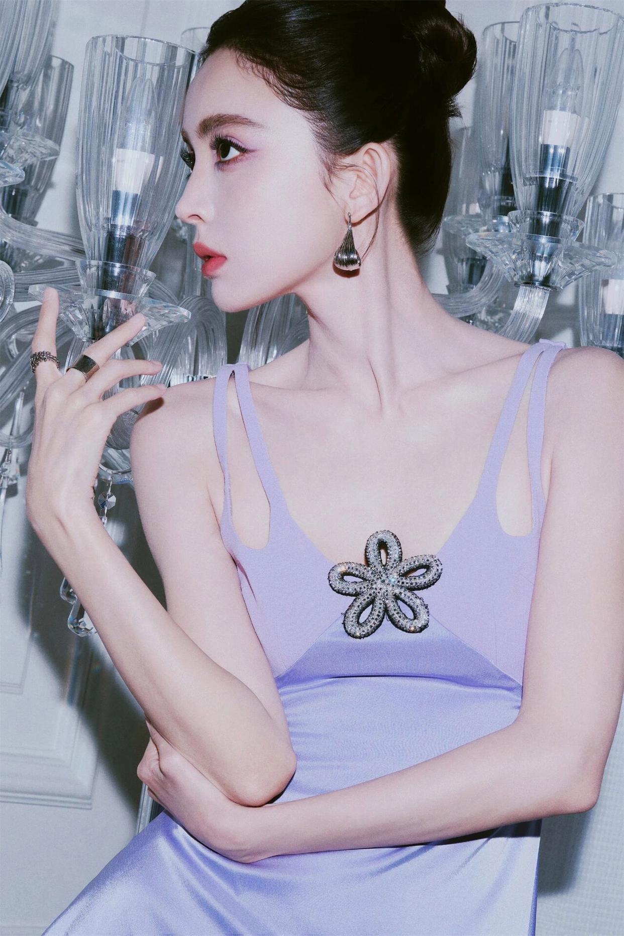 古力娜扎这是什么 "神仙皮肤"?网友:白到发光!