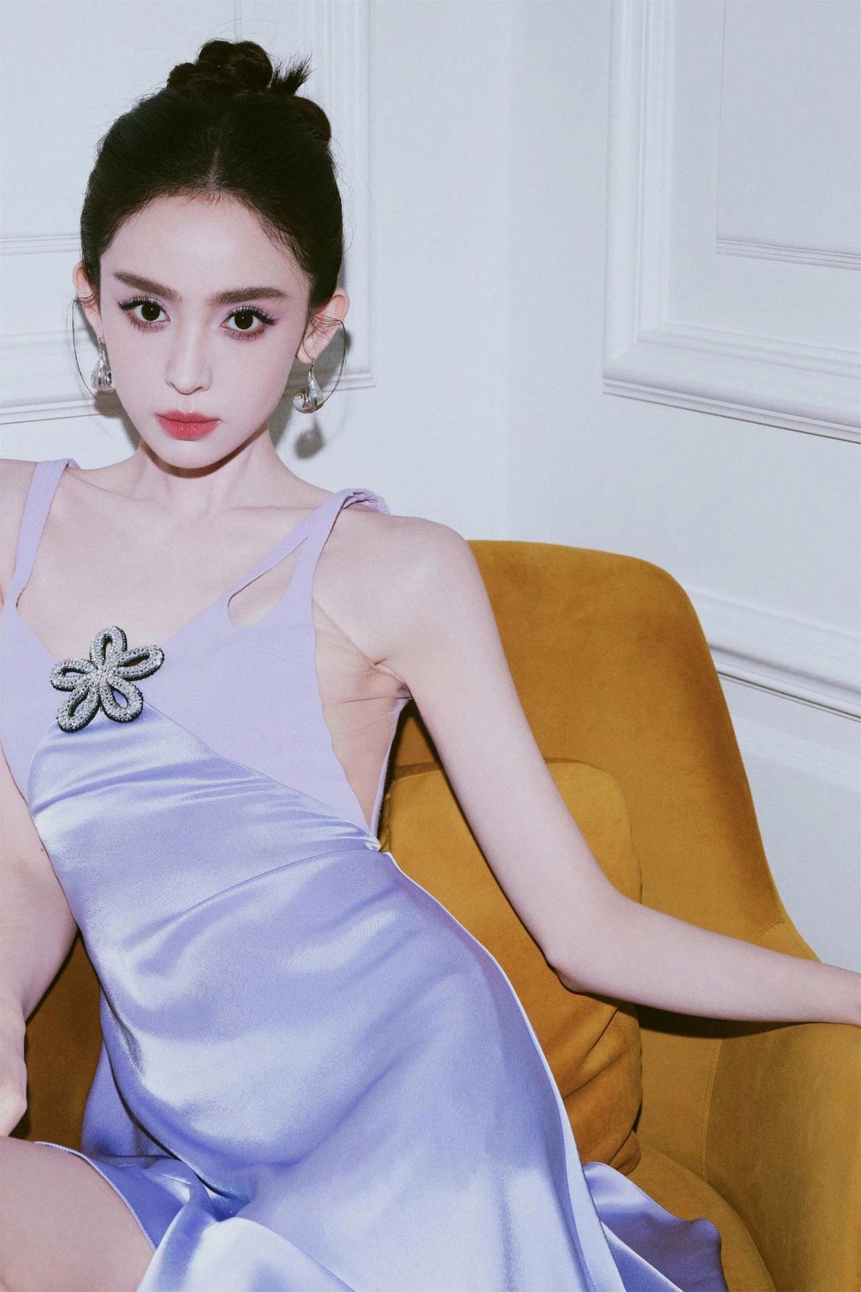 古力娜扎这是什么 "神仙皮肤"?网友:白到发光!