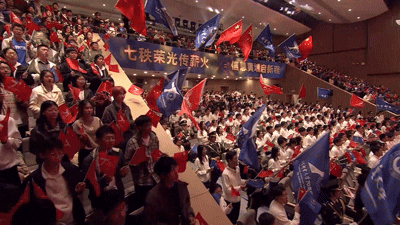 北京郵電大學(xué)舉行“與國旗同框，與祖國同行，迎請?zhí)彀查T國旗儀式”-有駕