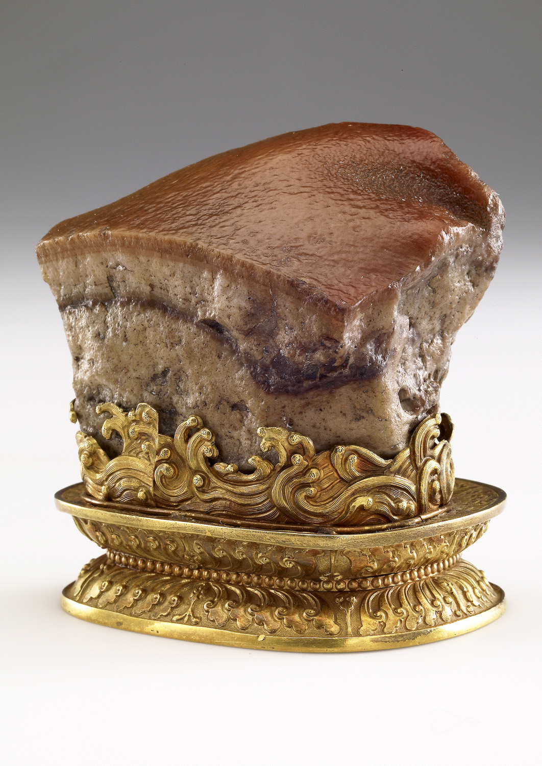 苏轼一生颠沛流离,为何他佩戴的"东坡玉"却能成为文人风骨的象征,其