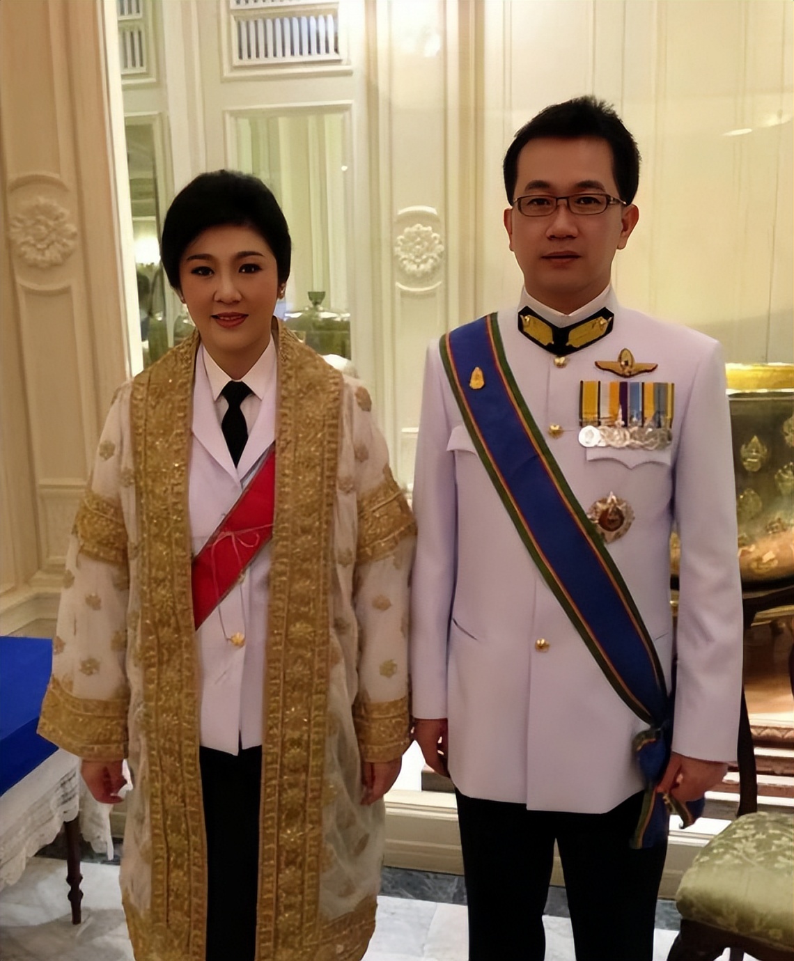 阿努索和英拉相爱28年儿子都23岁了很帅气却始终没有丈夫名分