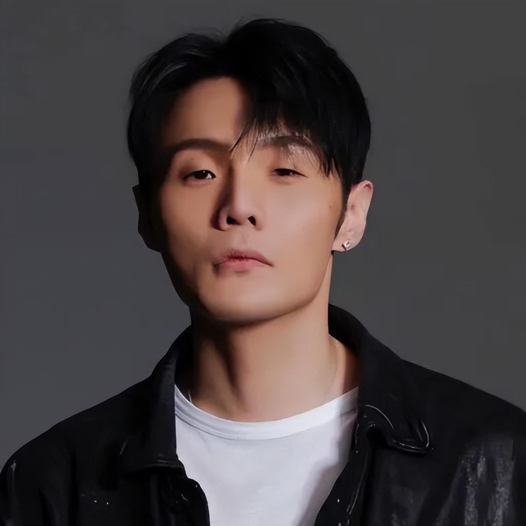 歌手李荣浩发眼睛特写视频,网友乐了:终于看清你的眼