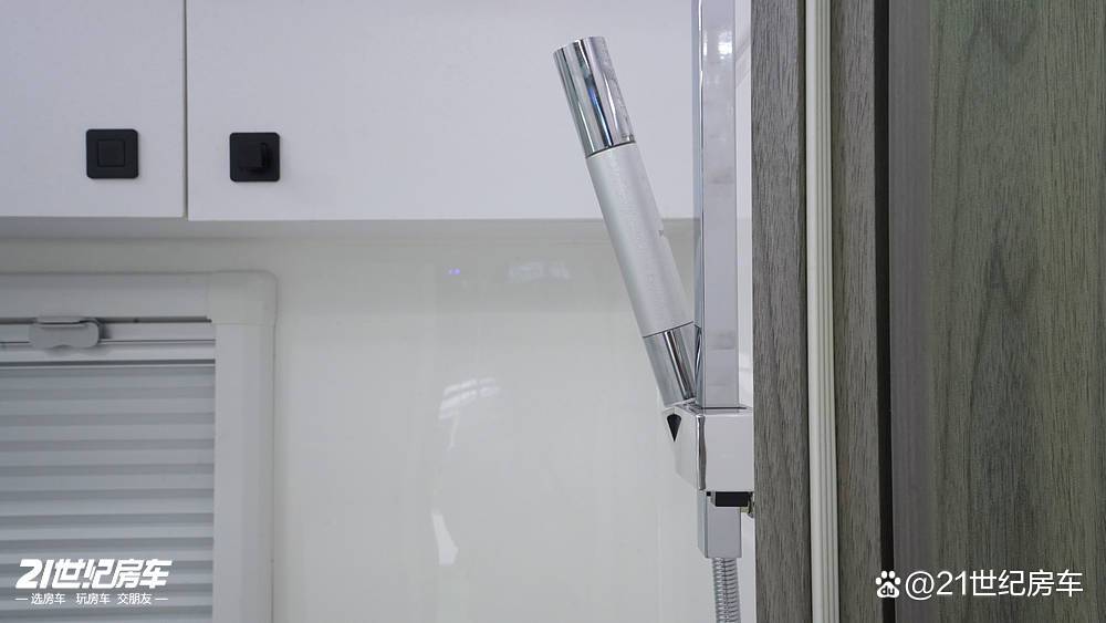 6座3卧+48V电路+300L清水!罗曼特斯福特 T8海豹 C63侧拓版房车_19