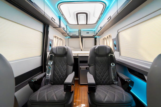 隐藏厨卫布局,定位高端商旅 康派斯斯宾特T1-B型房车-6.jpg