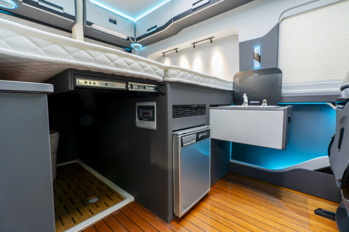 隐藏厨卫布局,定位高端商旅 康派斯斯宾特T1-B型房车-8.jpg