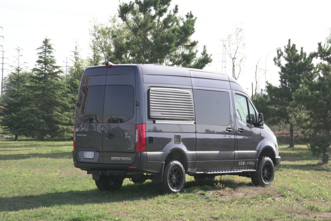 隐藏厨卫布局,定位高端商旅 康派斯斯宾特T1-B型房车-3.jpg