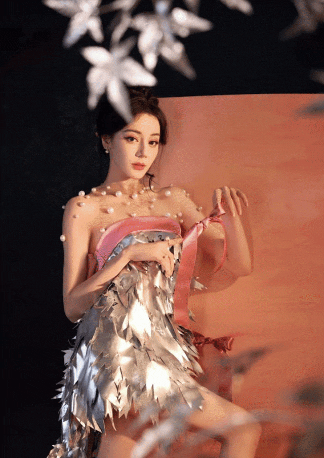 红毯上的权力游戏:当女星们开始害怕"挨着迪丽热巴"