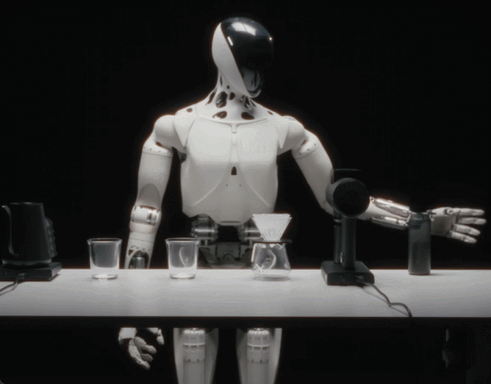 小鹏首款女性机器人IRON亮相：猫步丝滑炸屏，20万量产要当家庭全能帮手？-有驾