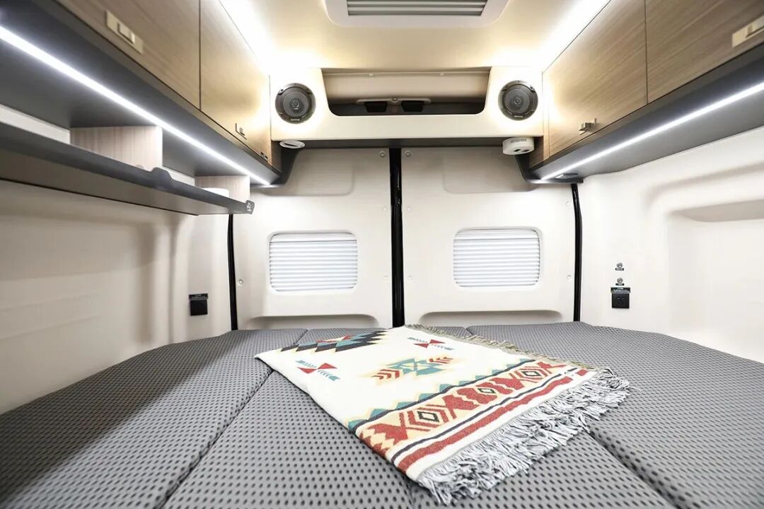 双拼色吸塑内舱黑科技，11月28日亮相房车展，精致旅居新标杆-11.jpg