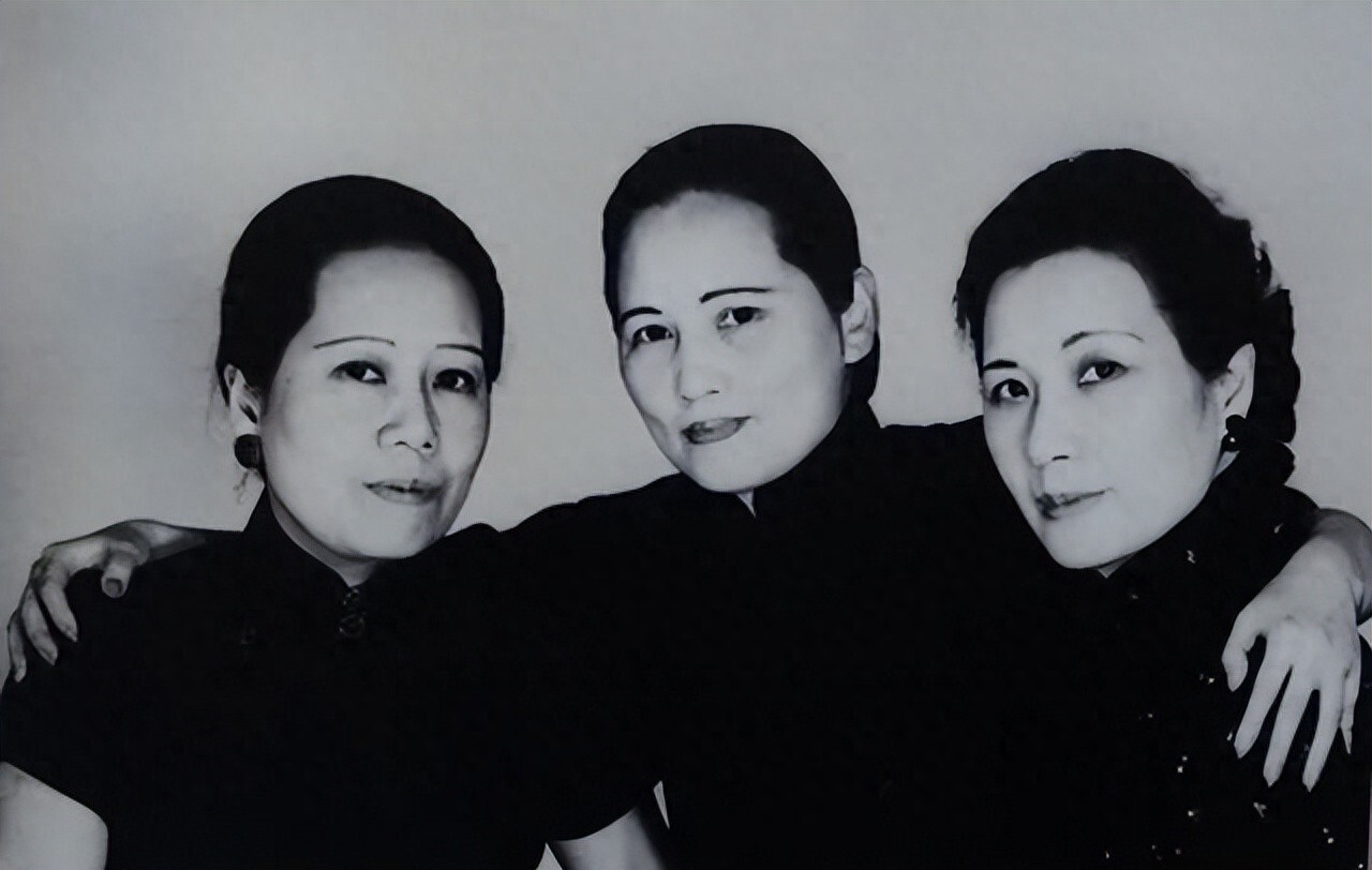 这就是宋氏三姐妹年轻时的真实样貌,谁最漂亮?罕见修复老照片