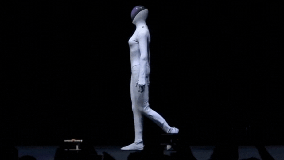 小鹏VS特斯拉：谁是最强AI车企？-有驾