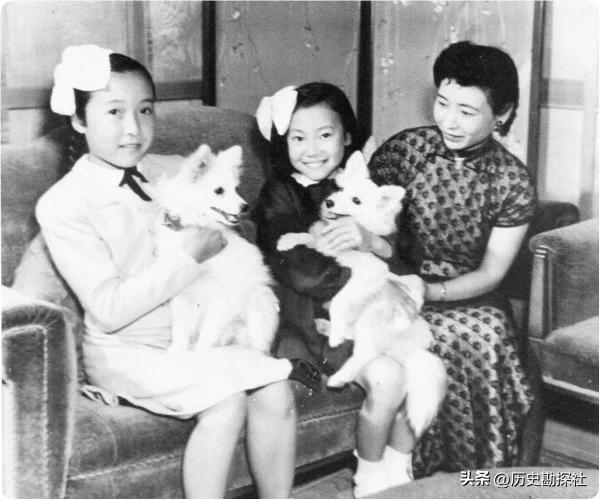 溥杰的日本妻子有多美?一张与溥杰的合影,皮肤白皙,容貌俊美