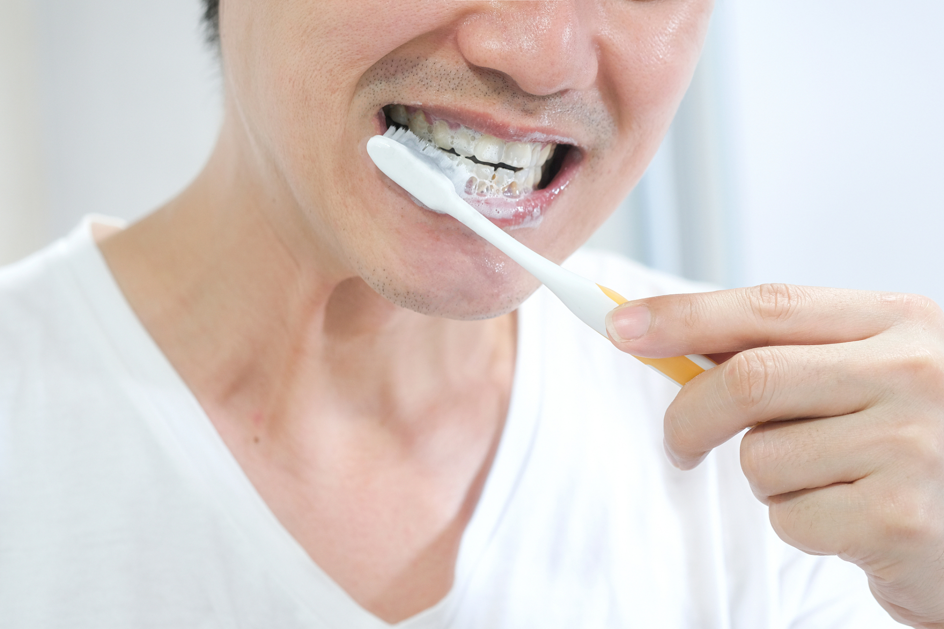 研究表明:经常晚上刷牙的人,患高血压,脑梗的风险要比其他人低