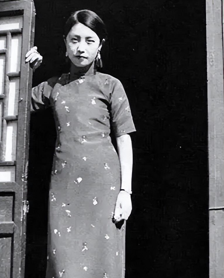 年近40岁白兰花有何魅力?让23岁孔令侃不顾宋霭龄反对执意要娶!