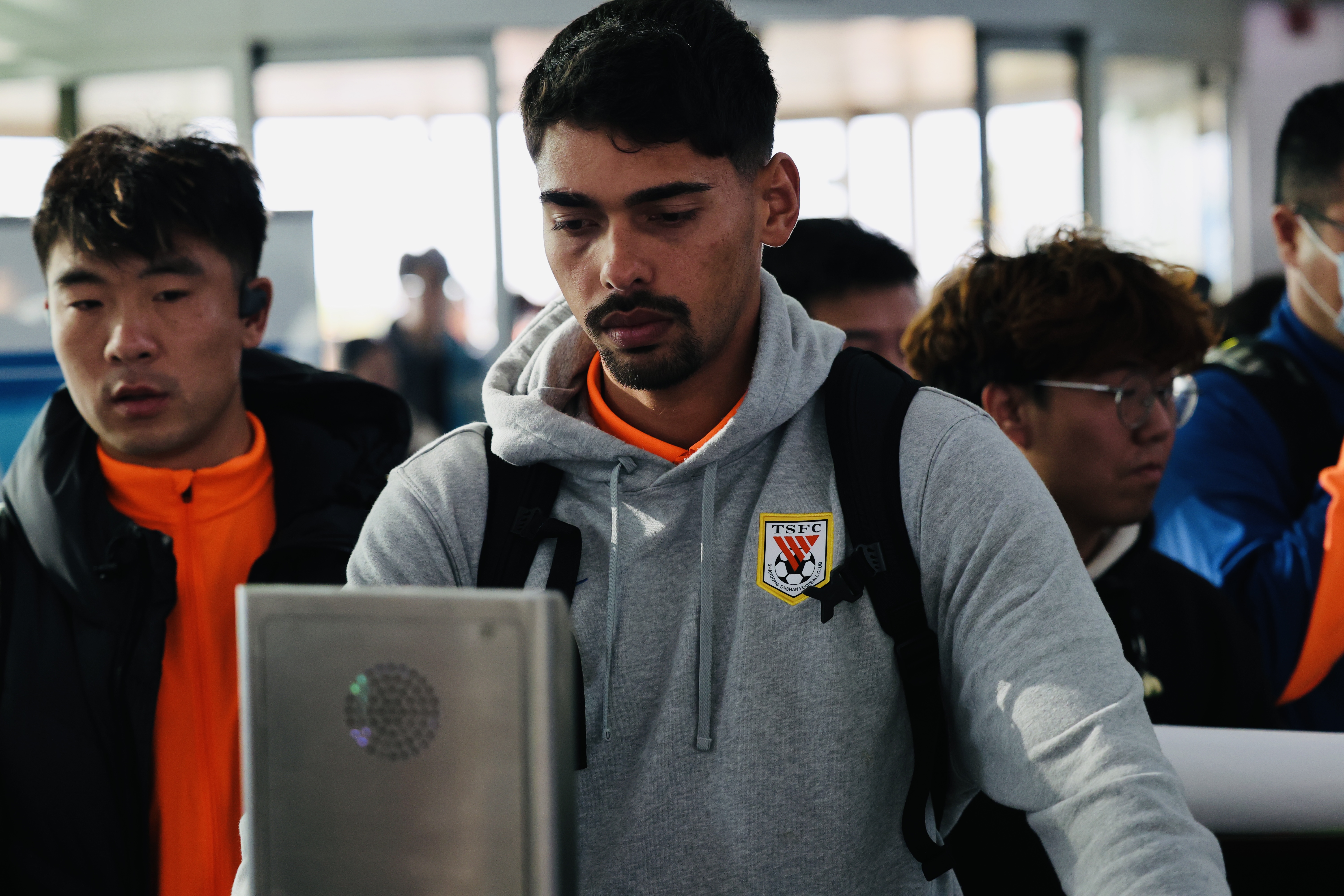 山东泰山队武汉客场对阵武汉三镇_记者：未来，就看陈泽仕和依木兰能否在泰山一线队有更多机会了_中超赛季收官战阵容分析