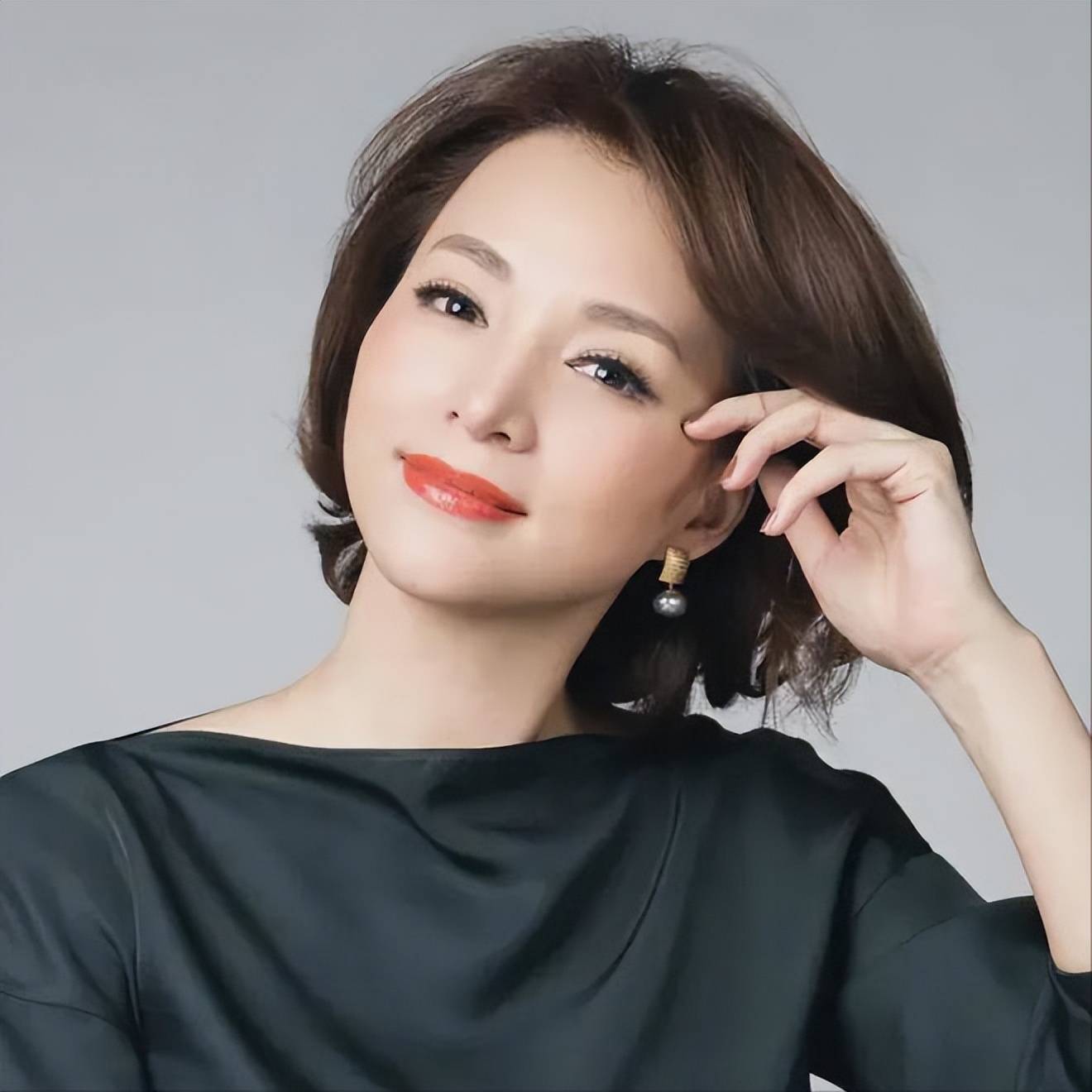 董卿也没想到,曾和自己相恋7年的程前,已走上另一条"上坡路"