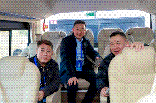 全域进阶，品牌向上！中通客车发布2026全系旅团新品与全球服务品牌-有驾