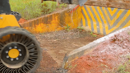 不可思议的“蜂窝轮胎”：不怕扎也不会爆，你知道它靠什么原理吗？-有驾