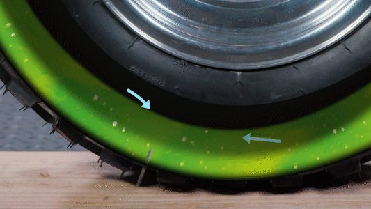 不可思议的“蜂窝轮胎”：不怕扎也不会爆，你知道它靠什么原理吗？-有驾