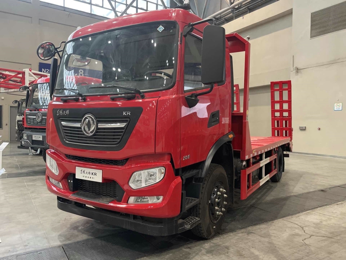 东风天锦KR平板运输车，搭载龙擎动力260马力发动机2.jpg