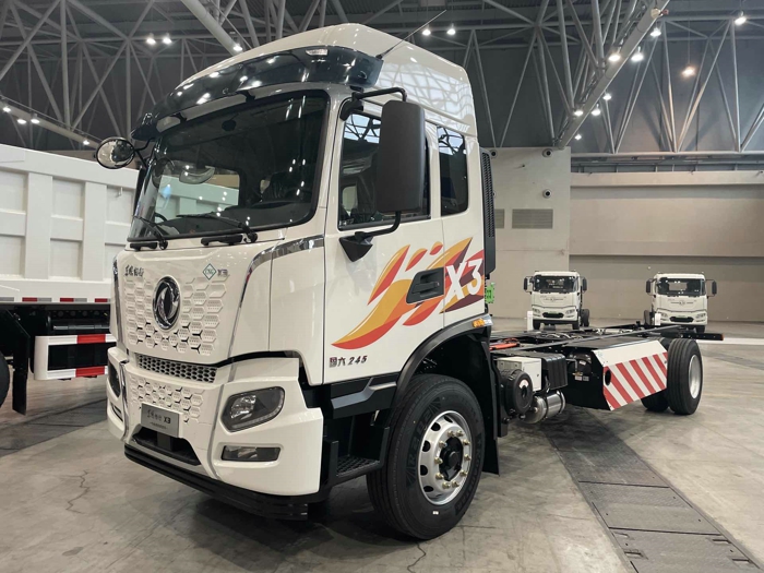 东风畅行X3燃气增程运输车，搭载巨湾科技电池+2×385L CNG气瓶+云内增程器2.jpg