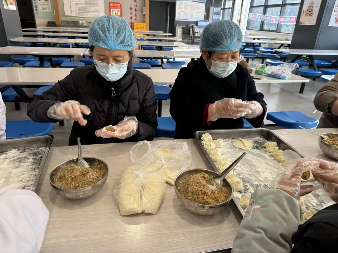 西安市车辆中学:一饺一世界,冬至暖阳照心田