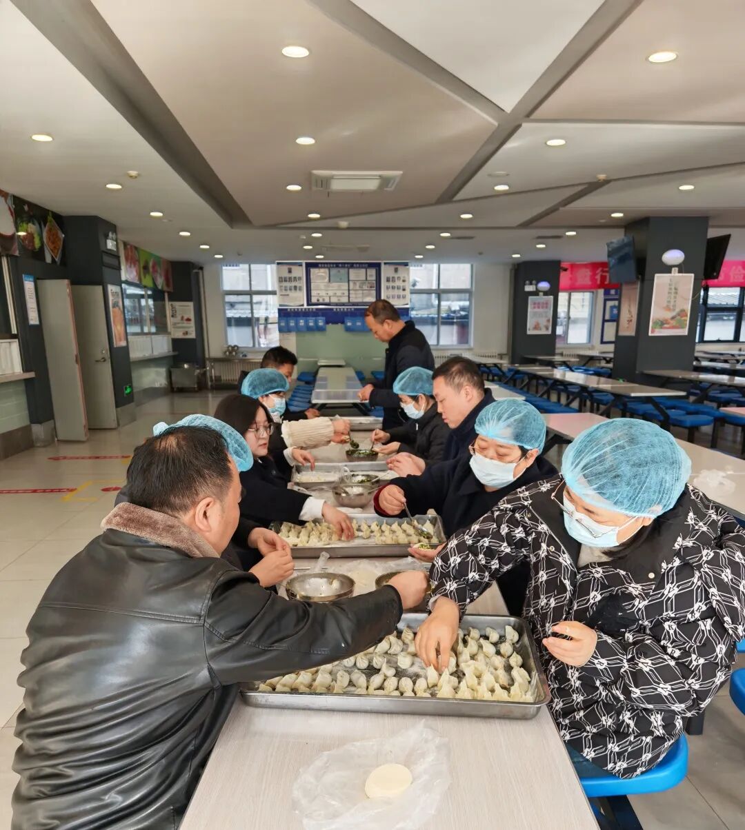 西安市车辆中学:一饺一世界,冬至暖阳照心田