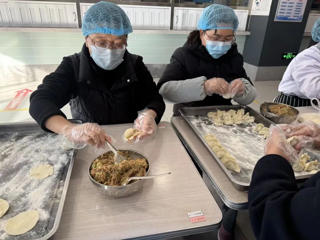 西安市车辆中学:一饺一世界,冬至暖阳照心田