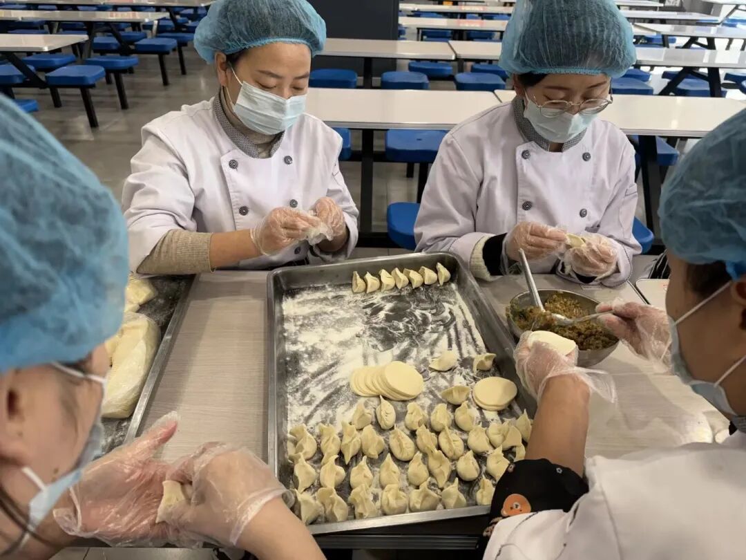 西安市车辆中学:一饺一世界,冬至暖阳照心田