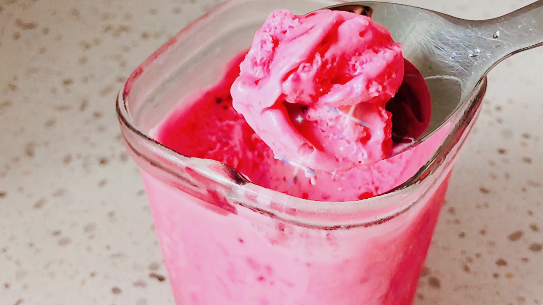 火龙果冰淇淋,做法简单,口感顺滑,2分钟就能学会