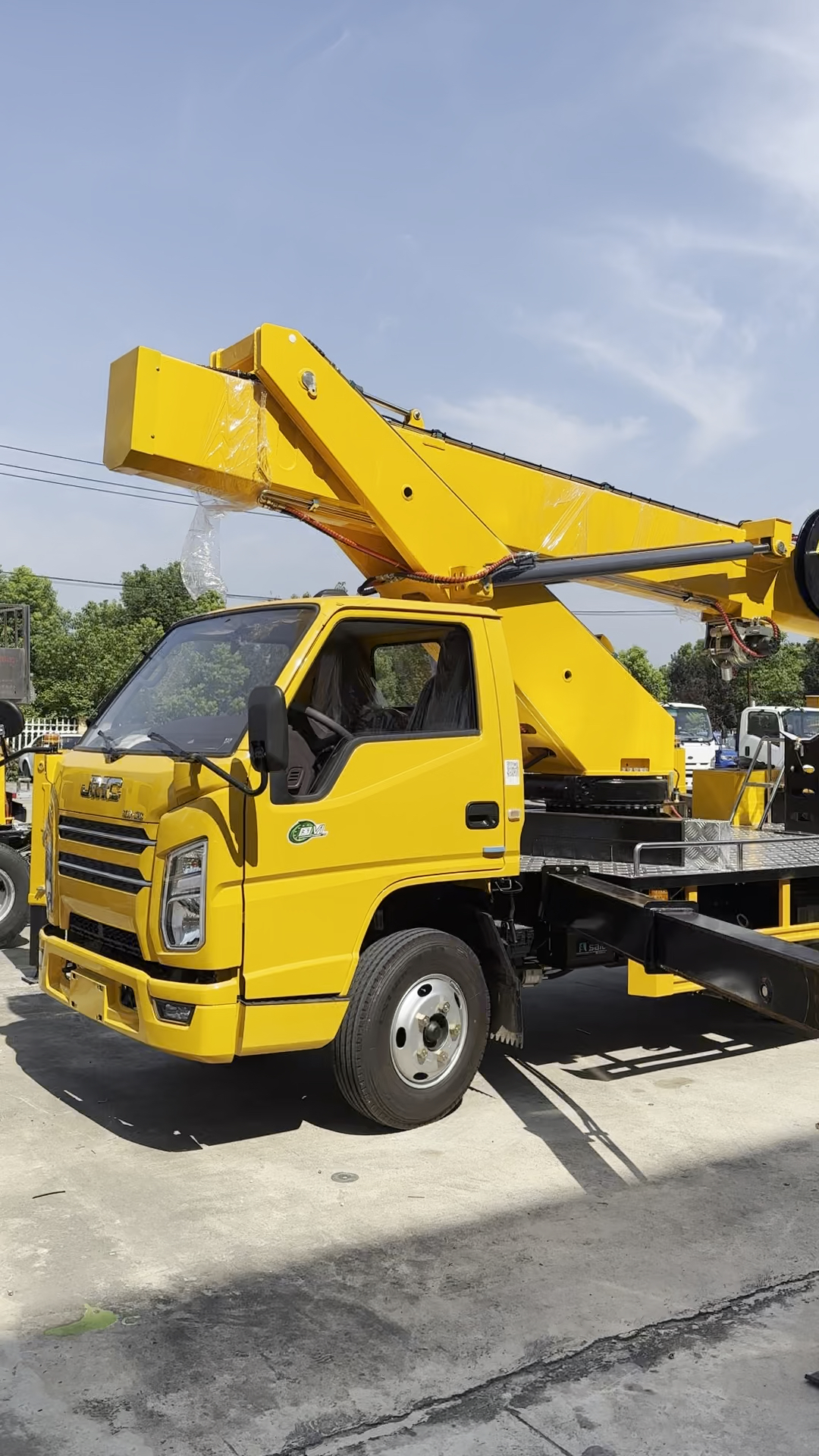 蓝牌30米高空作业车视频展示