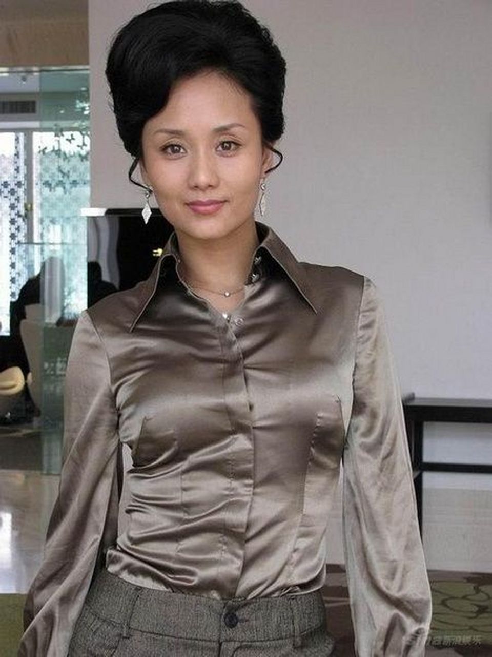 李颖,1966年4月出生于上海市,中国内地女演员,模特,编剧,制片人