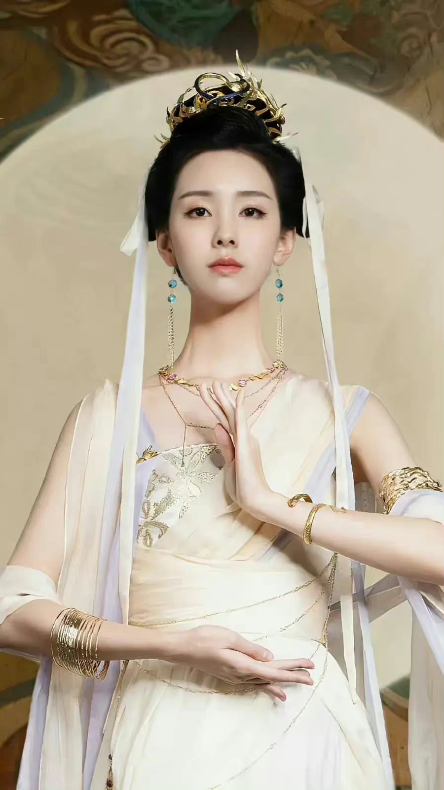 理讨女星的敦煌风造型:白鹿太普,娜扎惊艳,最绝的还是她!