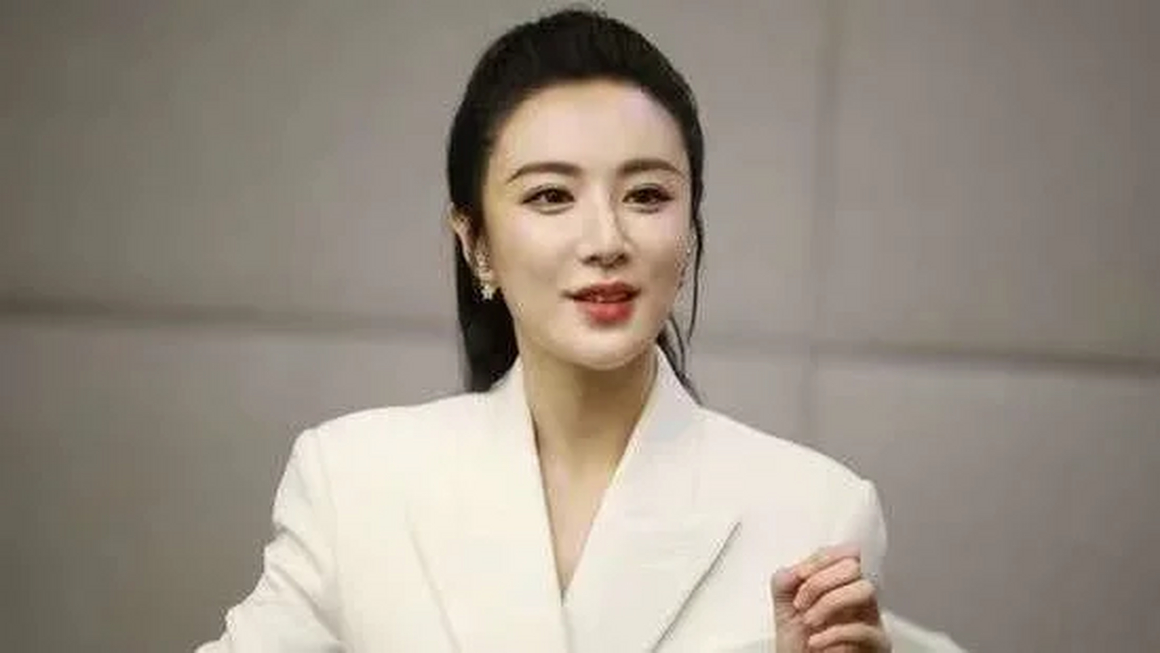 薇娅的微博,淘宝直播间都没了,看来阿里系应该是放弃了自己的头号大