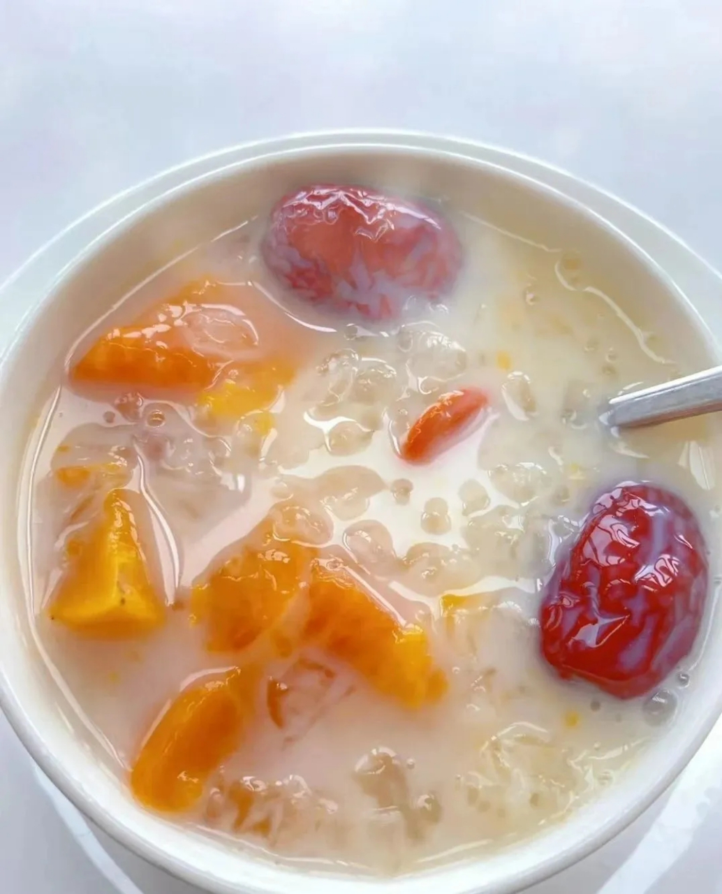 木瓜牛奶银耳羹  银耳的功效与作用:7315  功效与作用:  调节免疫