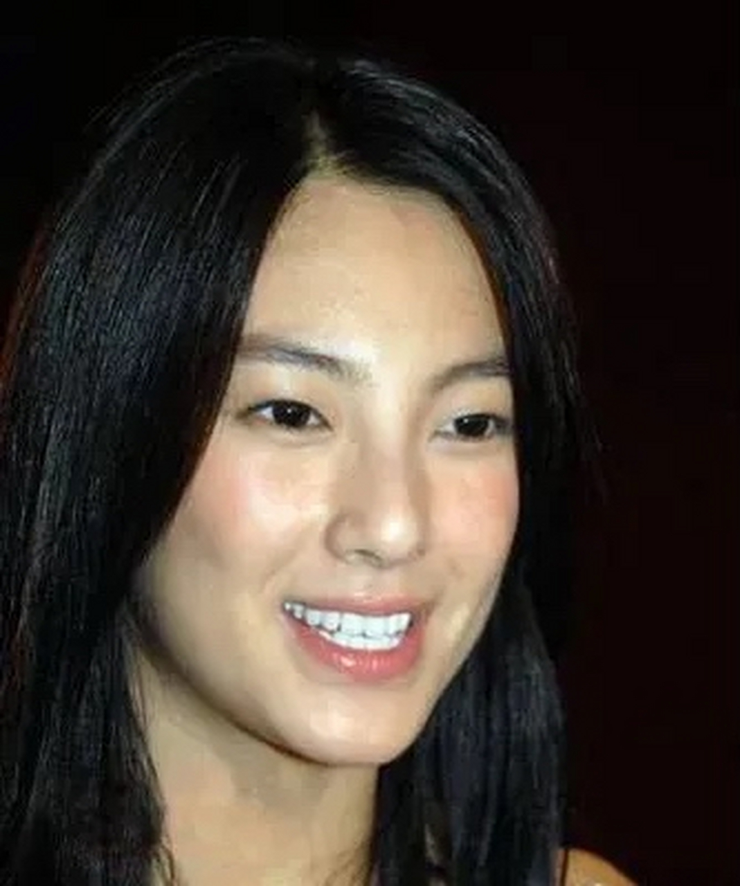 出道早期张雨绮还是单眼皮,那会的她和宋慧乔还挺像.