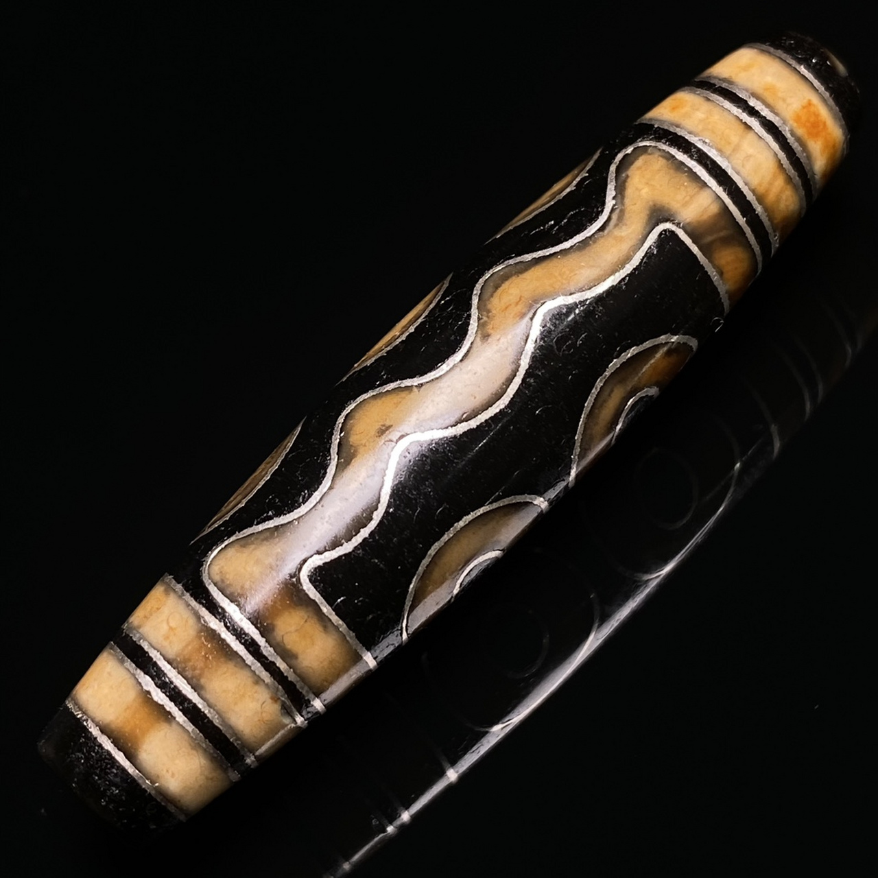 藏区回流老料镶嵌银丝【五眼天珠】 尺寸:56*12毫米 重量14.