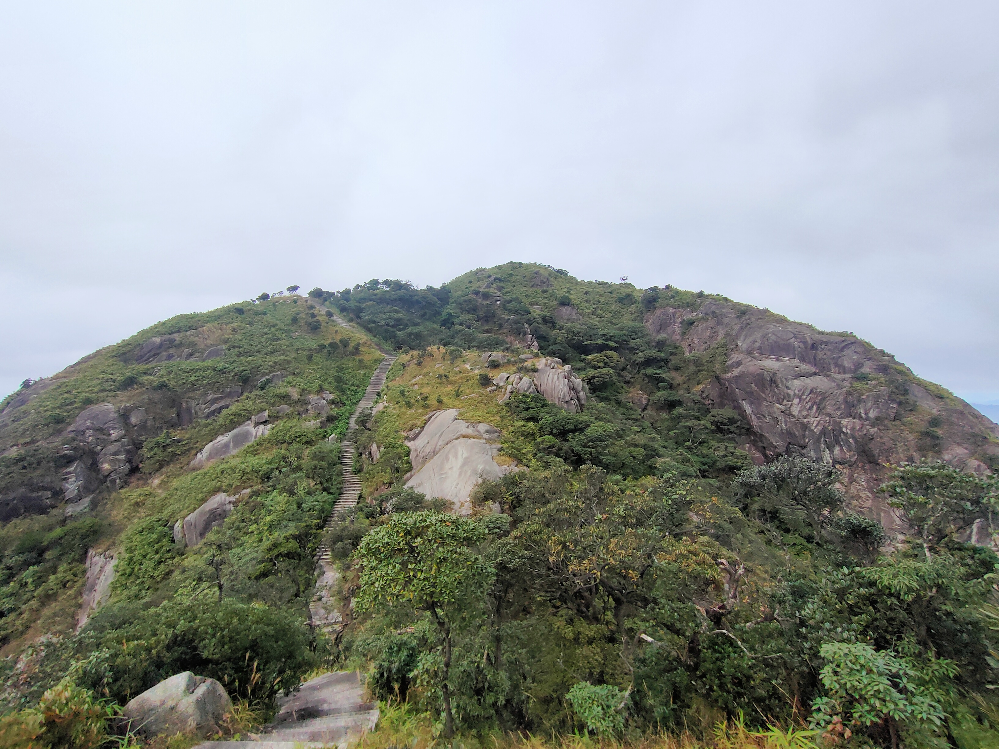 159,2020年登广东第二峰韶关石韭岭顶,走了38公里的路