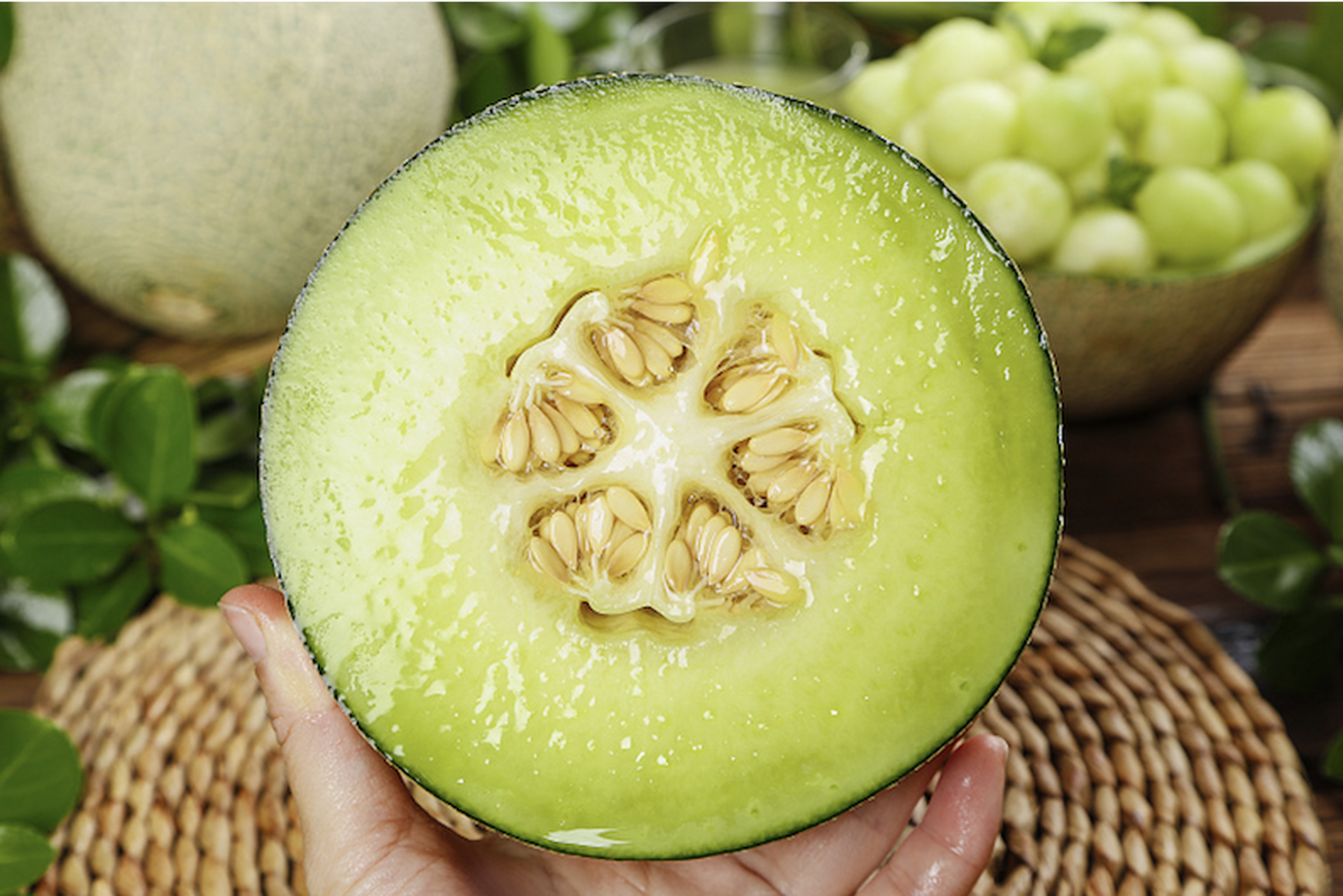 近日一则报道"海关回应日本进口蜜瓜138元一瓣",引发了广泛关注.